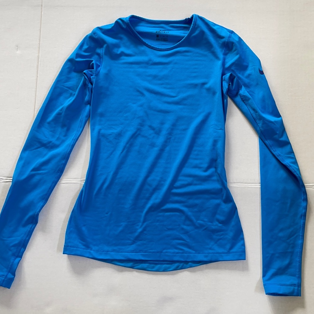 Nike top